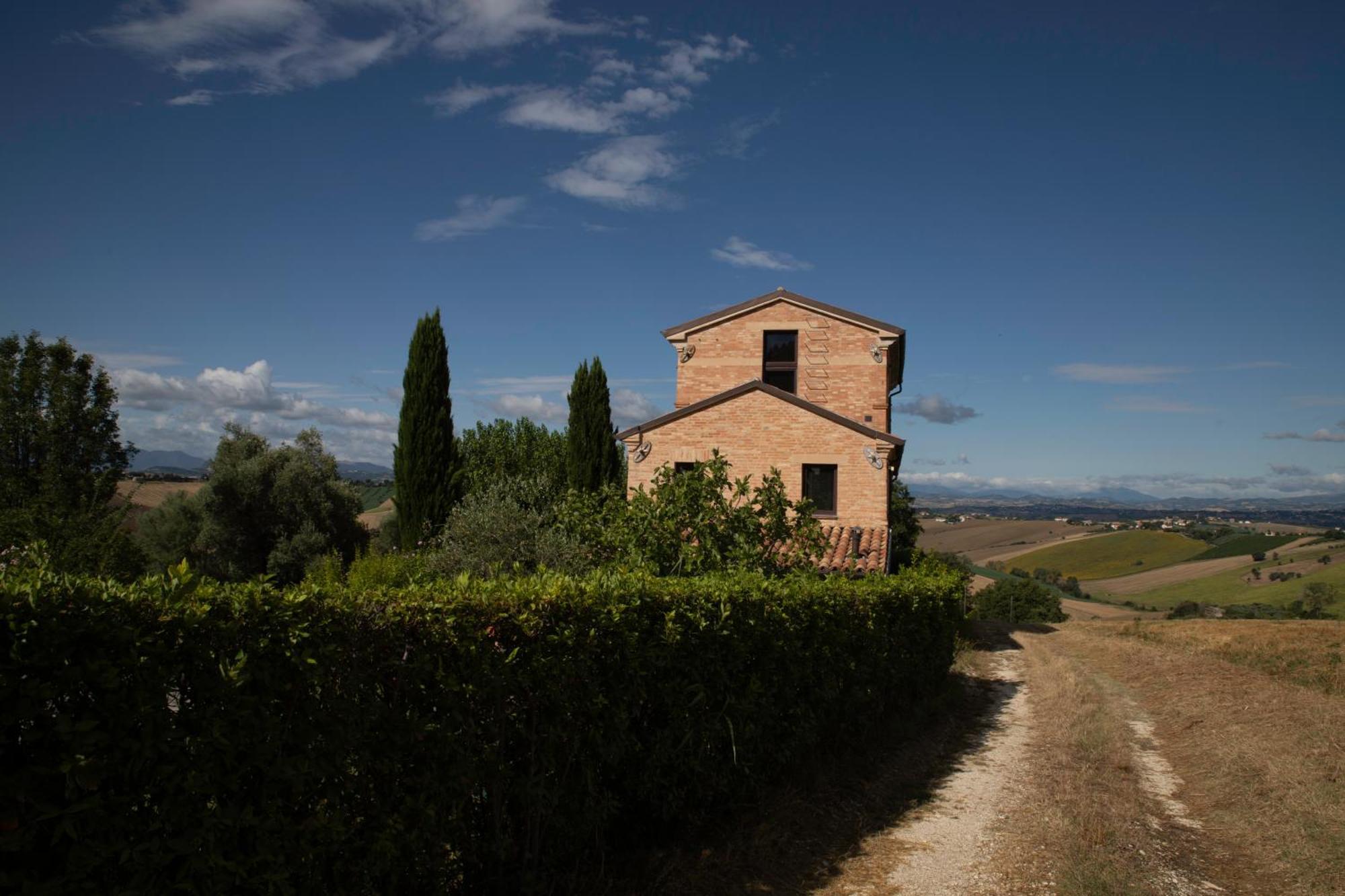 Casali Marchigiani - Ville Vacanza Private Con Piscina Ostra Exteriör bild